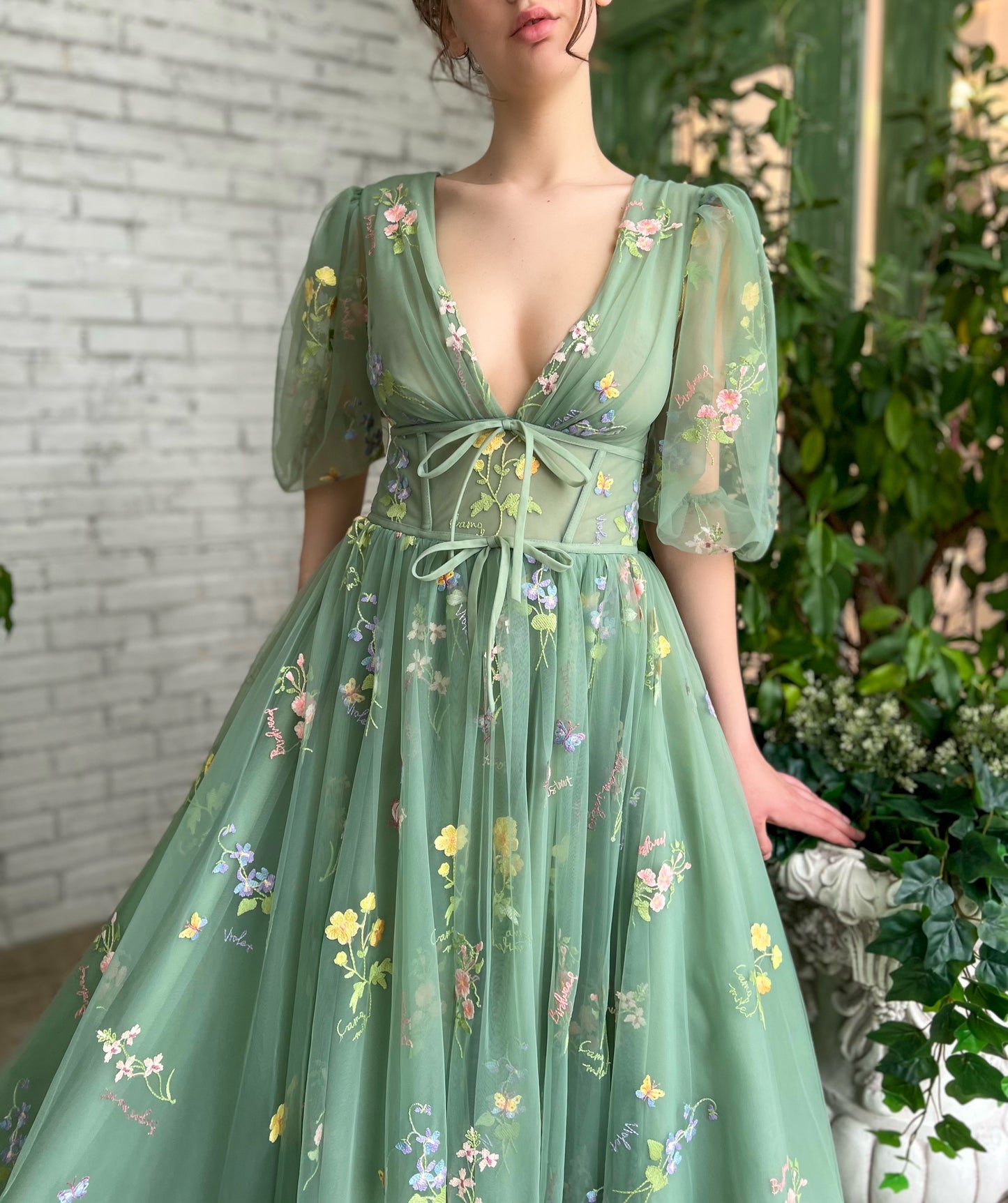 Green A-Line dress with short sleeves, flowers and v-neck