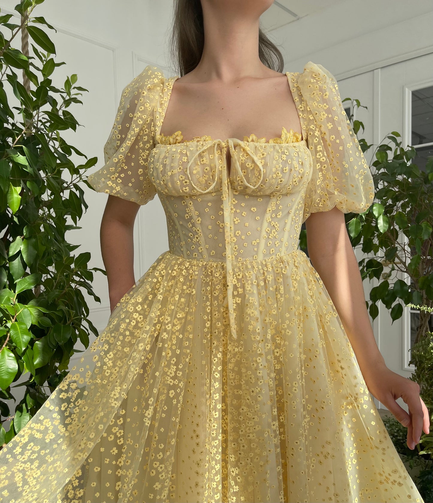 Yellow midi dress with short sleeves
