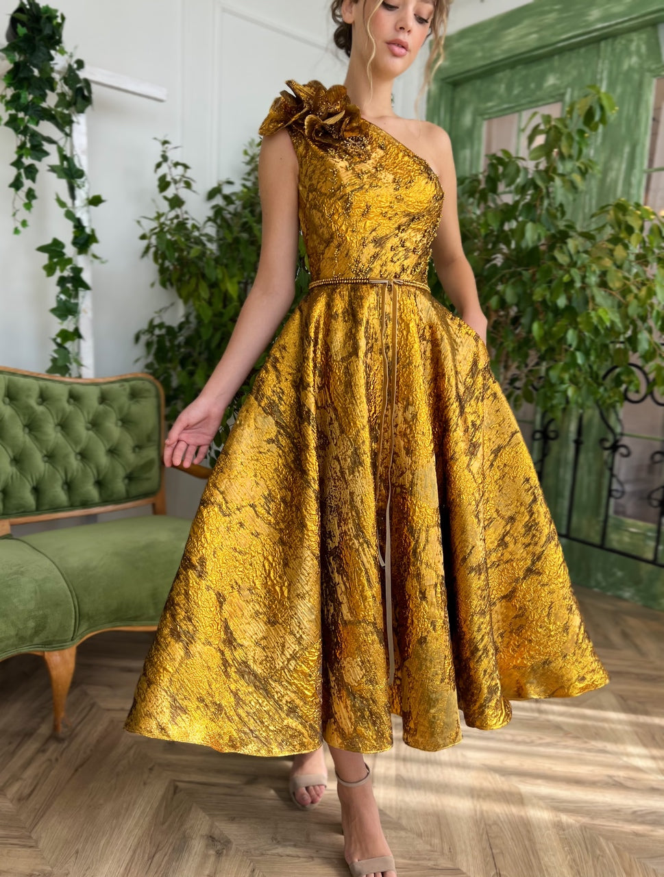 Gold midi dress with one shoulder sleeve and embroidery