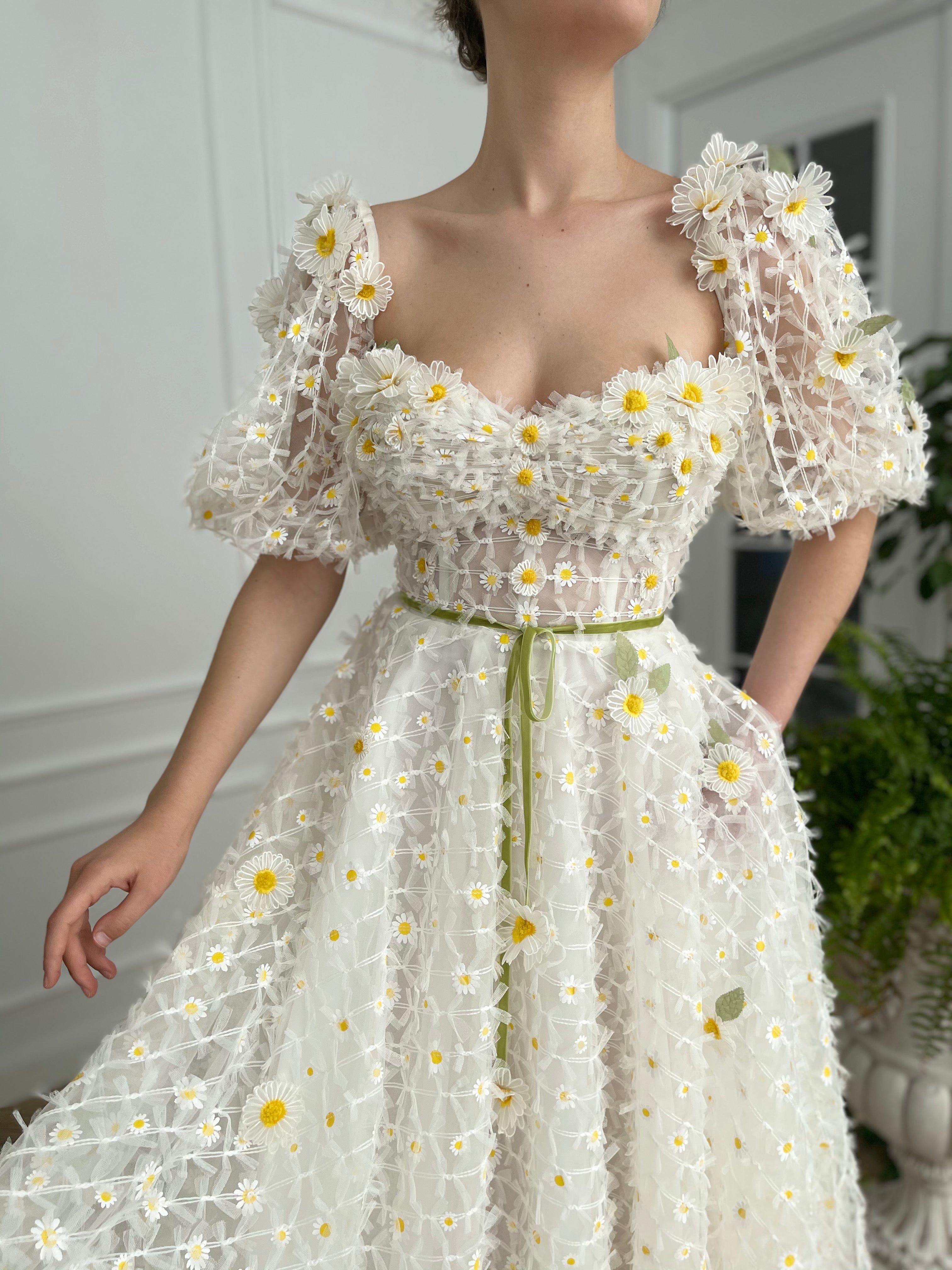 Midi white bridal dress with daisies, short sleeves and embroidered flowers