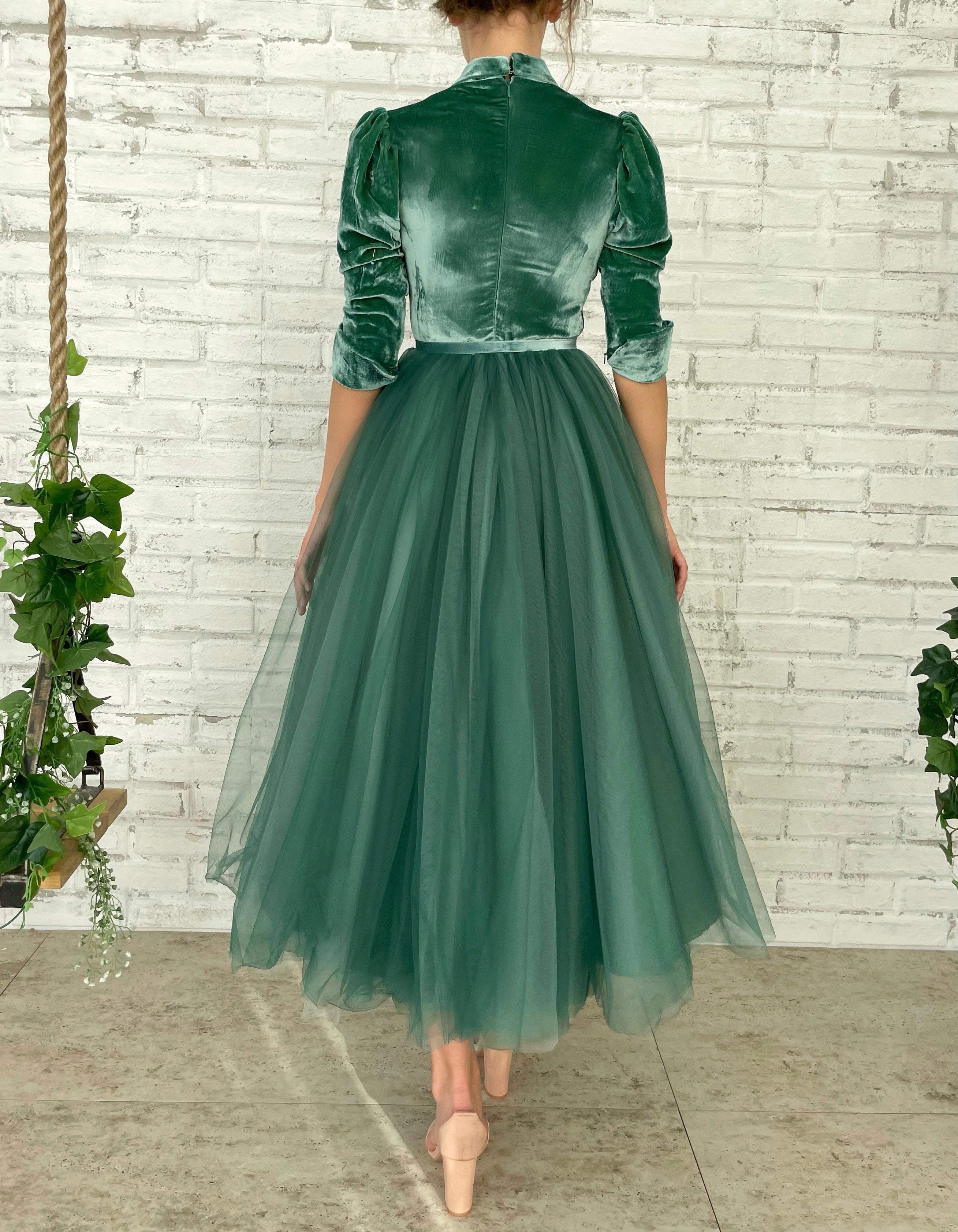 Green midi dress with belt and long sleeves