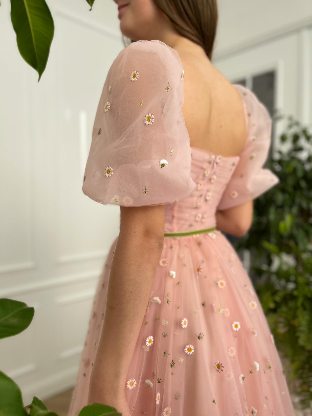Pink midi dress with daisies and short sleeves