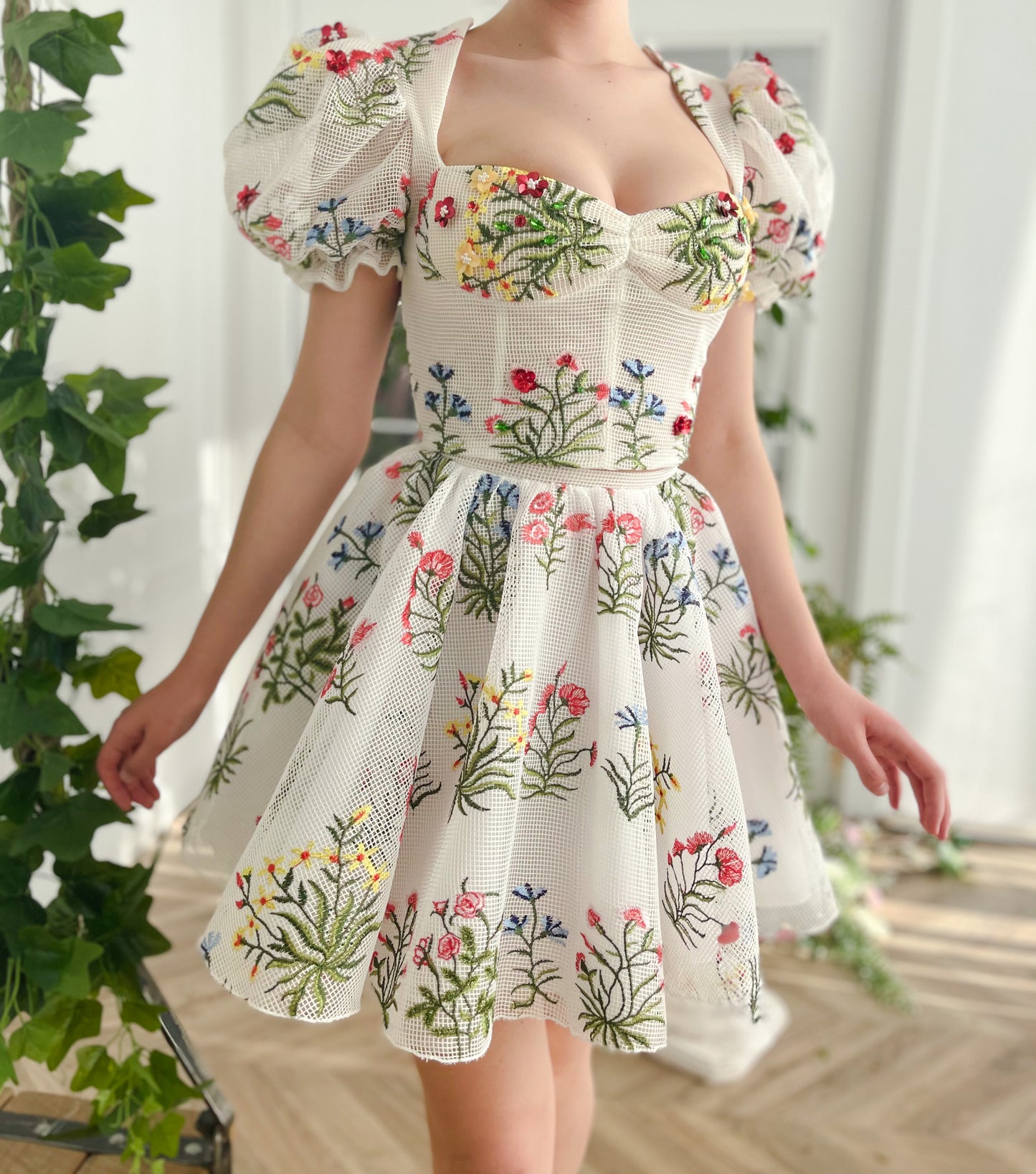 White two piece dress with embroidery and short sleeves