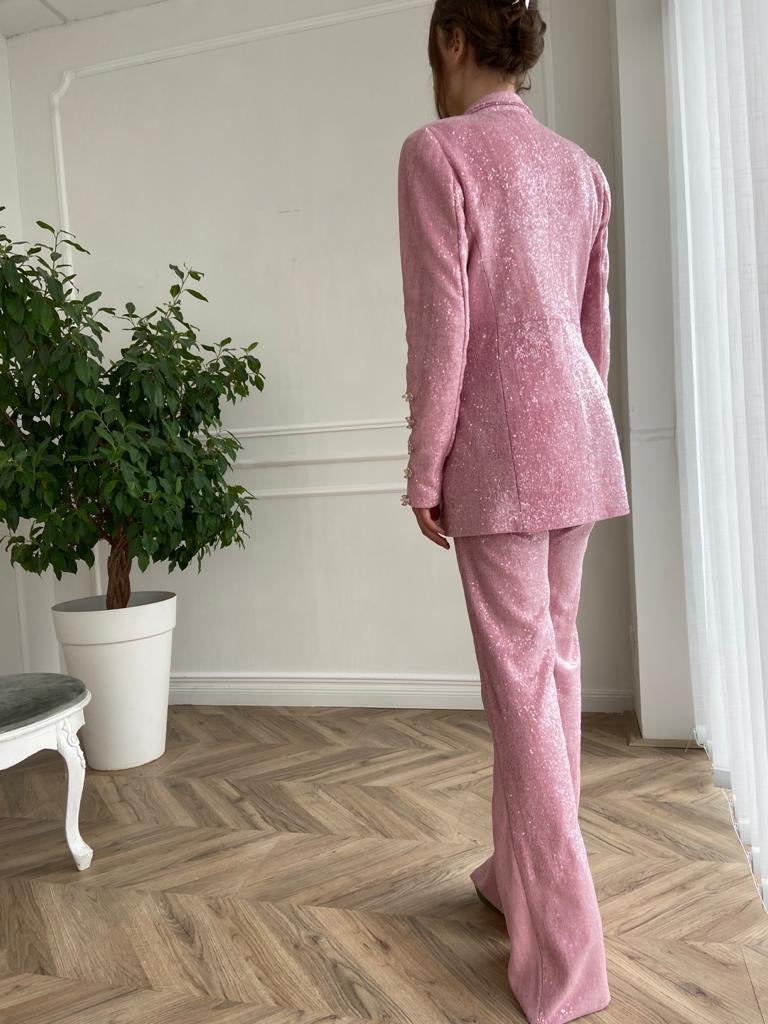 Pink blazer set with long sleeves and embroidery