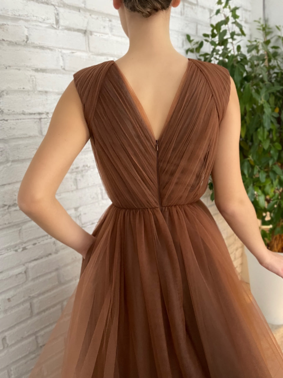 Brown A-Line dress with belt, no sleeves and v-neck