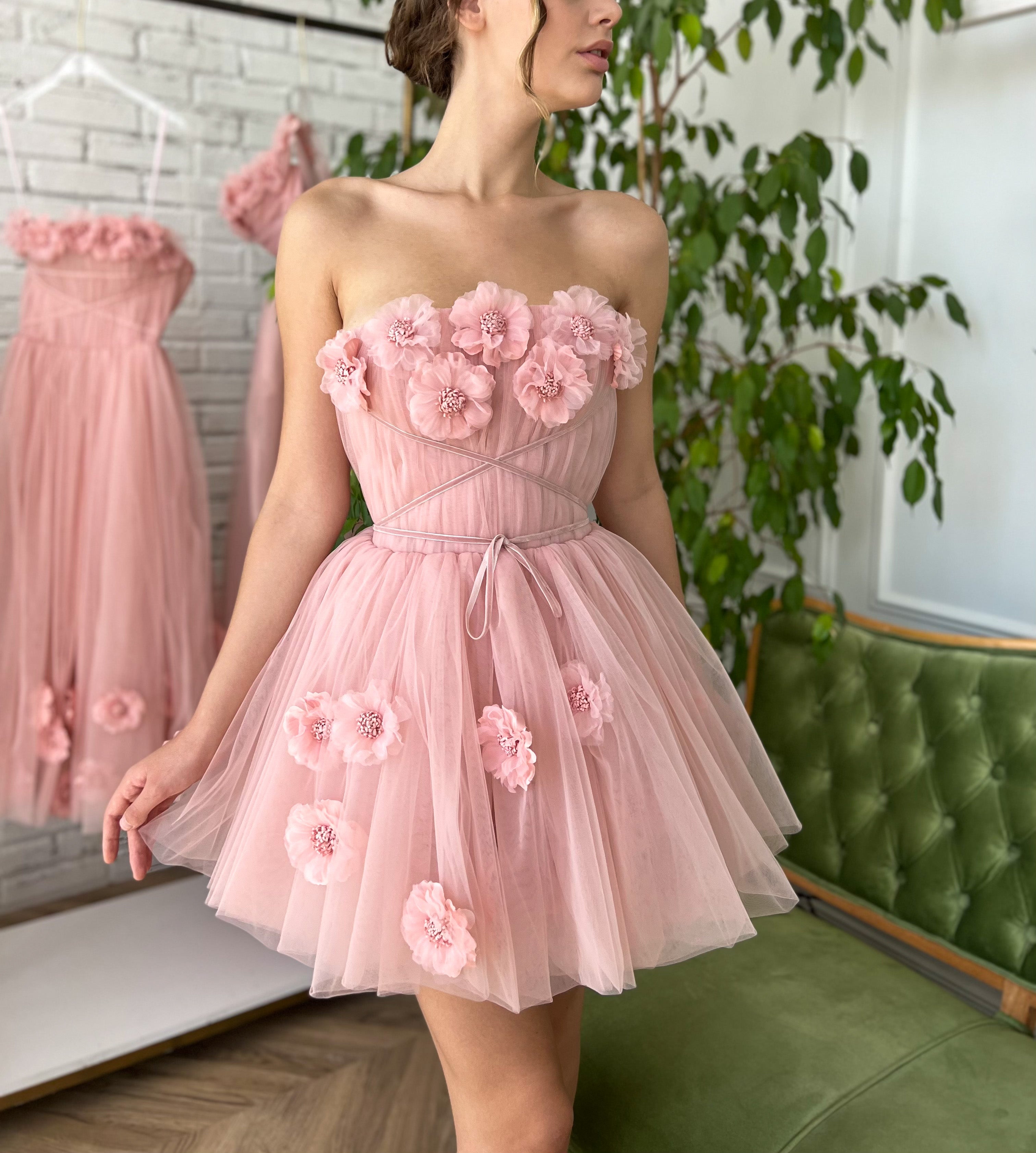 Pink mini dress with no sleeves, embroidery and flowers