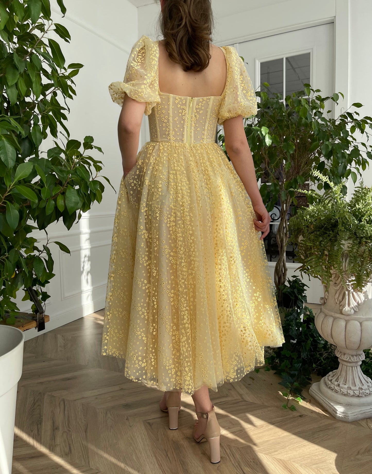 Yellow midi dress with short sleeves
