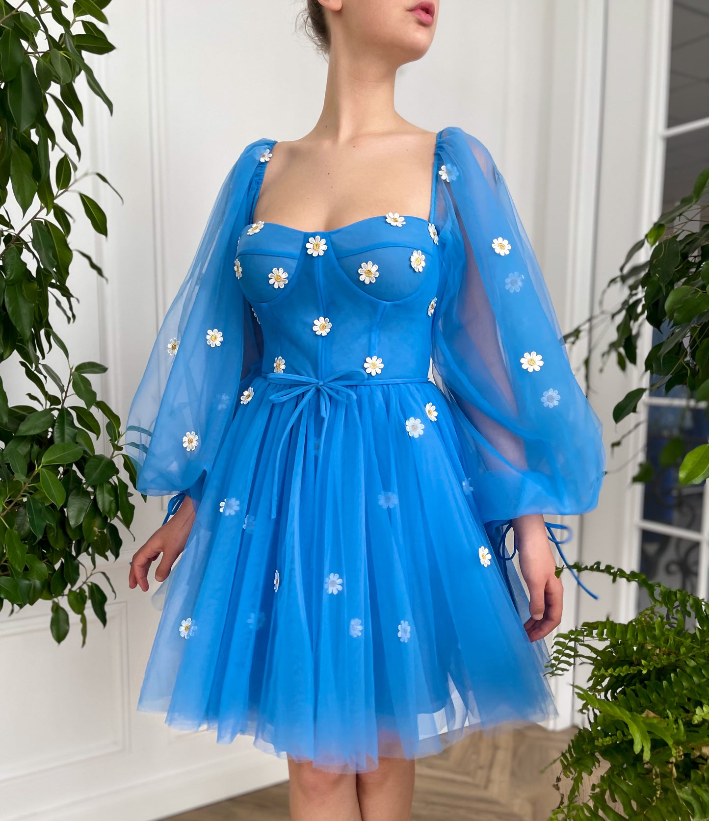 Blue mini dress with long sleeves and embroidered daisies