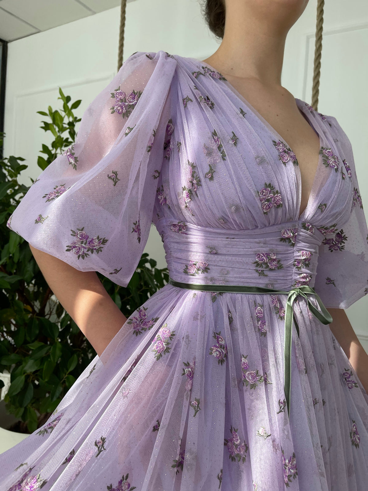 Purple midi dress with v-neck and short sleeves