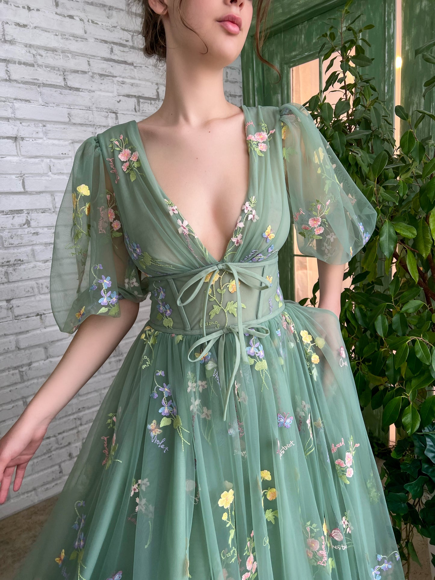 Green A-Line dress with short sleeves, flowers and v-neck