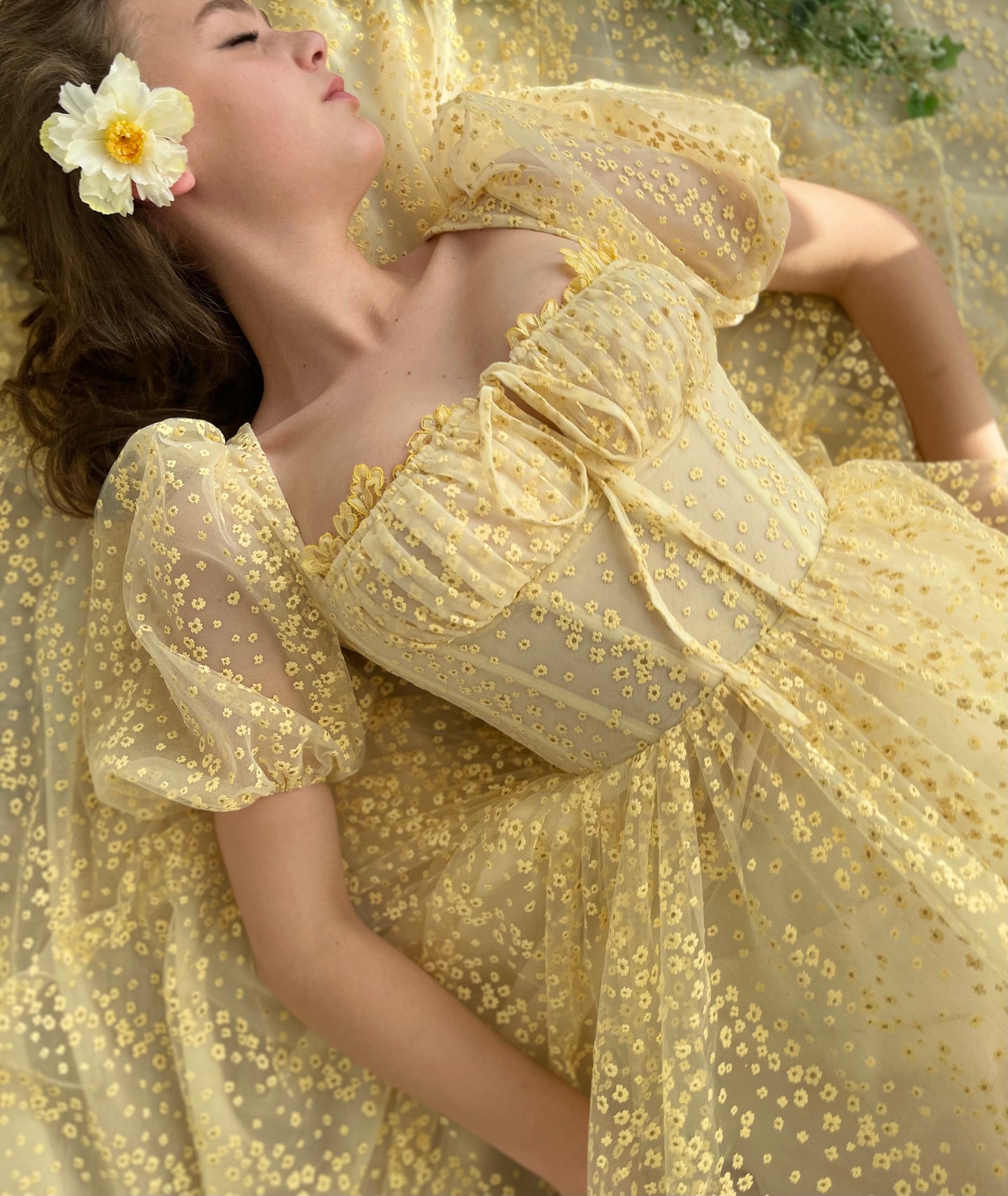 Yellow midi dress with short sleeves