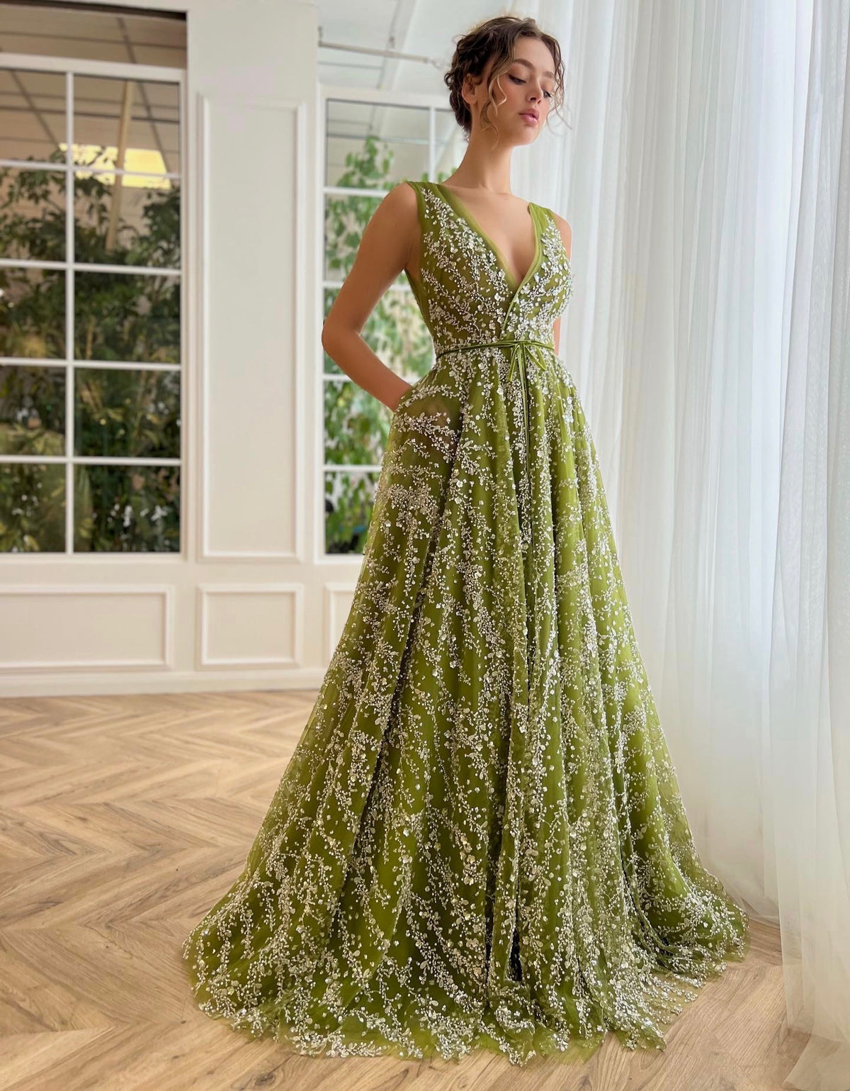 Green A-Line dress with no sleeves and v-neck
