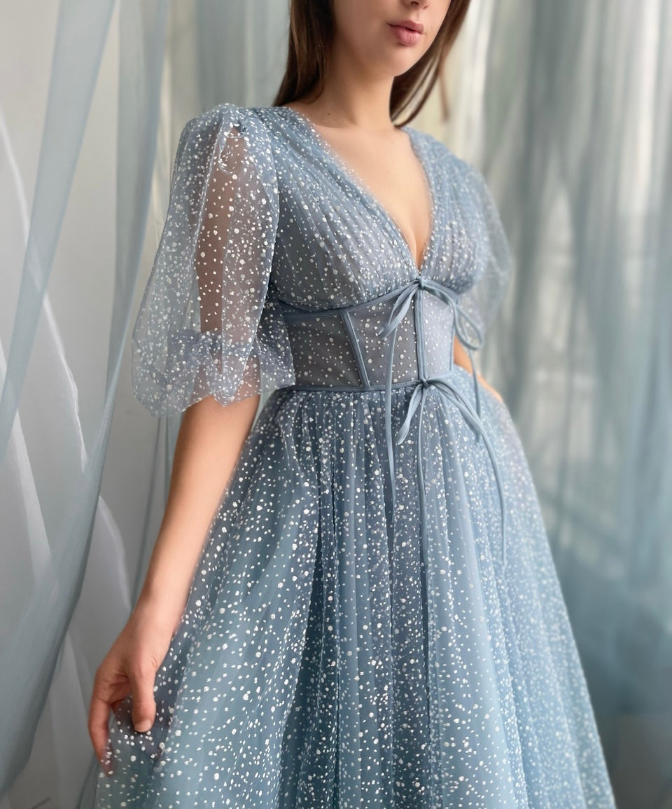 Blue midi dress with short sleeves and v-neck