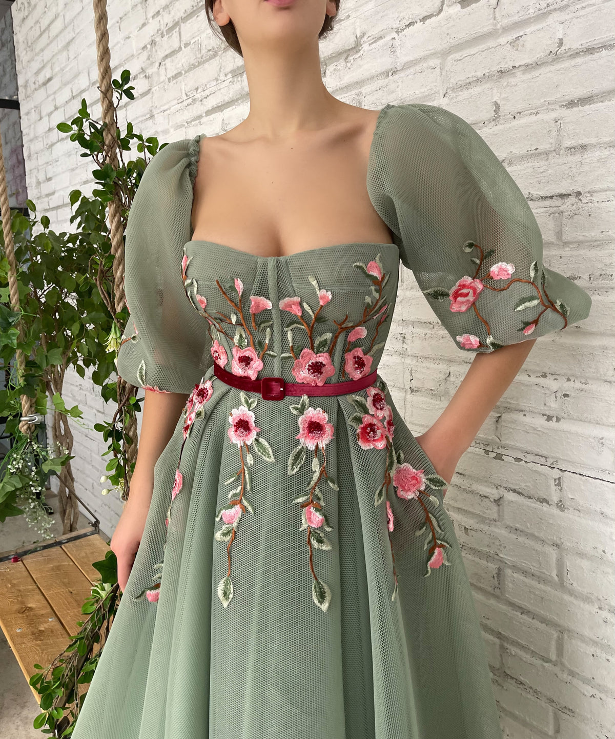Green midi dress with short sleeves, belt and embroidery